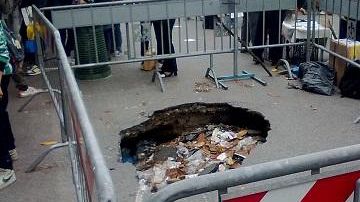 Il buco delle Cascine: asfalto nuovo e parcheggi in tilt