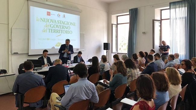 Tutela del paesaggio e sviluppo: urbanistica, impresa ed agricoltura