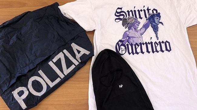 Pietra contro poliziotto: arrestato tifoso viola a Prato