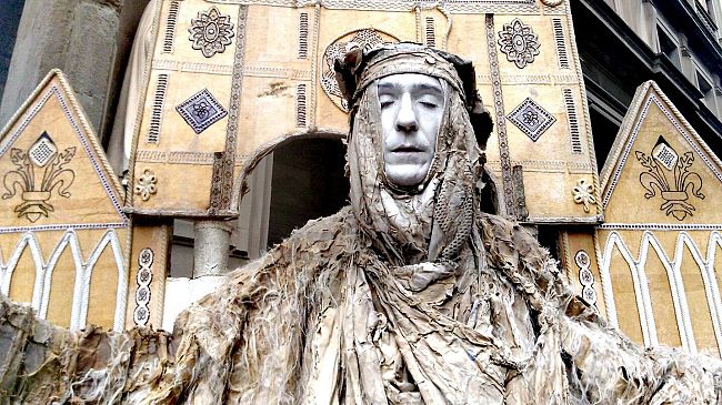 Mimi in crisi, il Dante degli Uffizi chiede aiuto