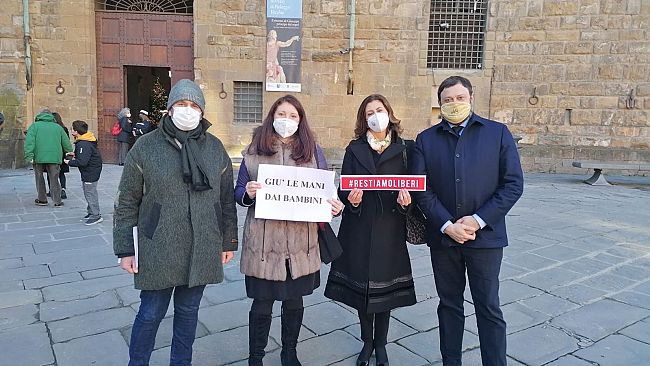 Flash mob Fdi scuola contro i corsi gender finanziati dal Comune