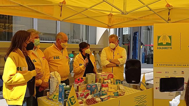 Coldiretti e Campagna Amica per le famiglie in difficoltà