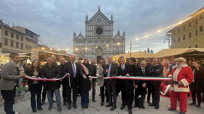 Piazza Santa Croce: inaugurato il Mercato di Natale 2024