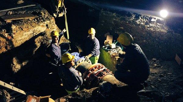 Lungarno allagato: esplode una tubatura