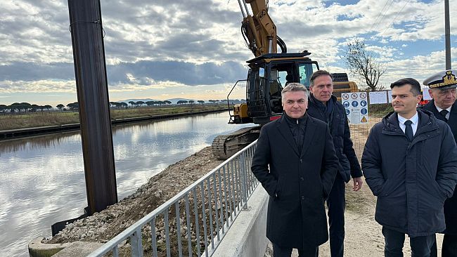 Pisa: Canale dei Navicelli, posata la prima palancola