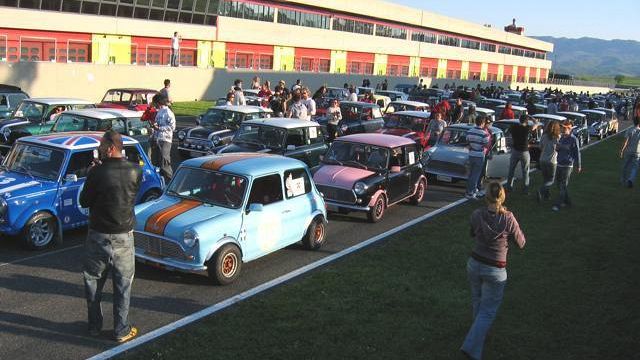 Al via da oggi il raduno Mini: da tutto il mondo al Mugello