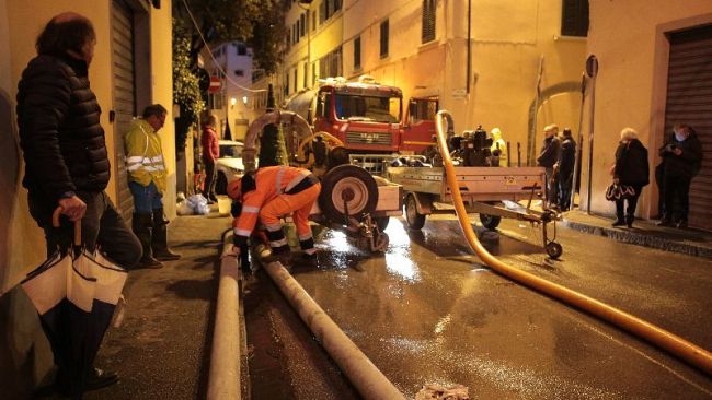 Bacino dell'Arno colmo di acque piovane: allagamenti a Empoli