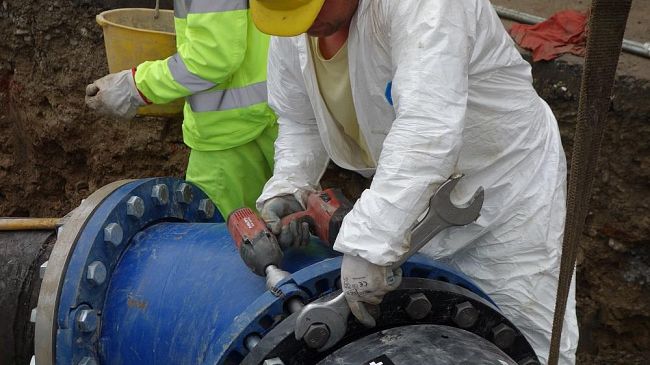 Torna l'acqua sul Lungarno Torrigiani