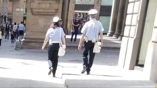 Bambino straniero si perde in centro