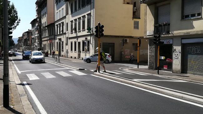 Nuovo incrocio con cordolo e semaforo: in passato incidenti mortali