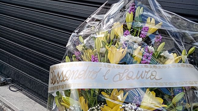 Bottai, fiori per Gino Galli davanti al Bar La Certosa