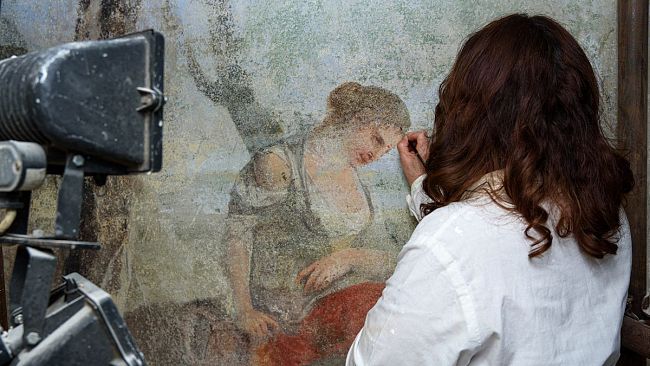 Casa Martelli, al piano terra emergono antichi affreschi