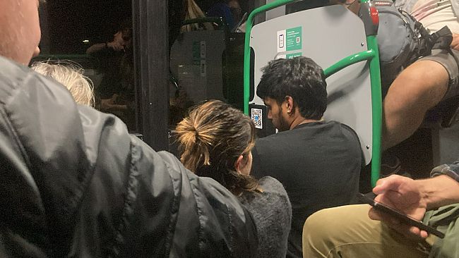 Bus toscani: sulla Siena-Firenze passeggeri seduti sul pavimento