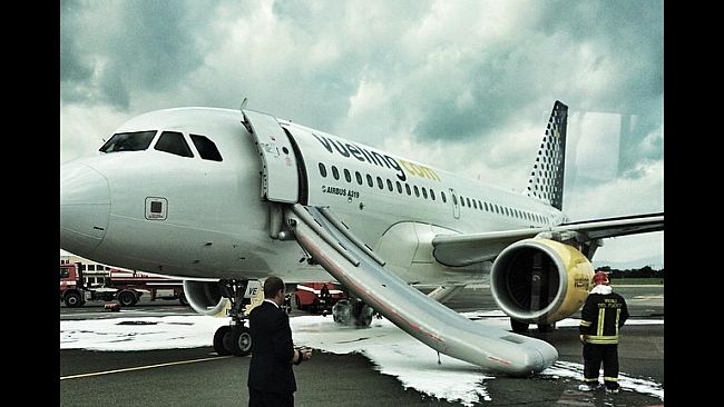 Aereo in fiamme a Peretola