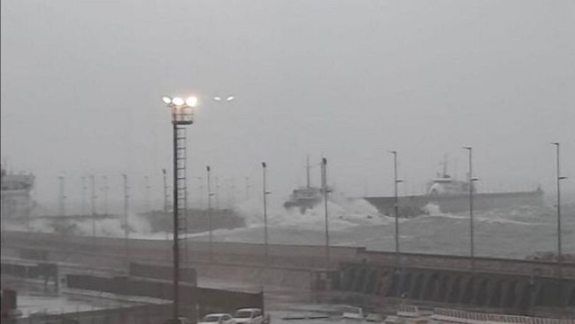 Piombino, se una tempesta si abbattesse sul rigassificatore?