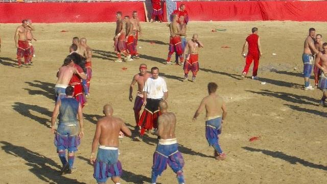 Calcio Storico Fiorentino: si gioca la finale Rossi contro Bianchi