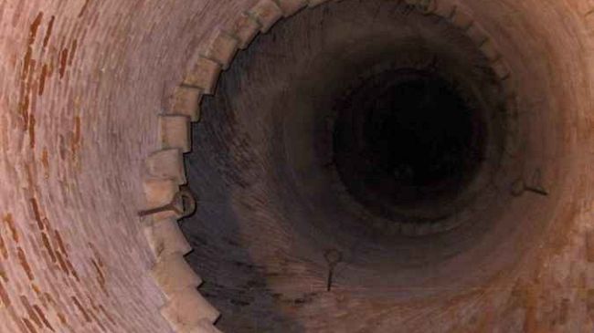 Duomo di Pietrasanta: l'interno cilindrico del campanile ha le stesse misure della Colonna Traiana