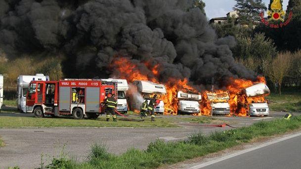 Bagno a Ripoli: ieri incendiati 5 camper