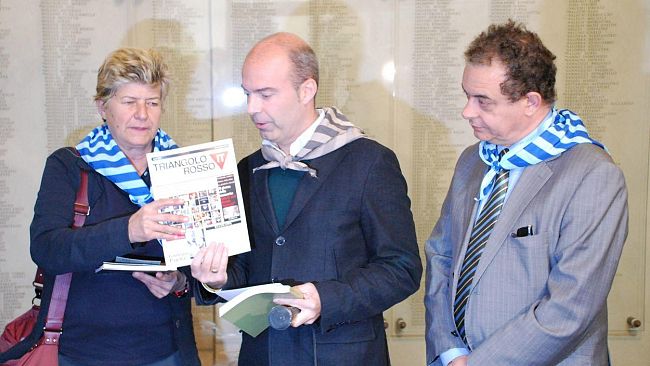 Camusso, consegnata al segretario la tessera dell'associazione ex deportati