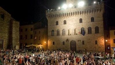Da venerdì via al week end del Nobile con Cantine in Piazza