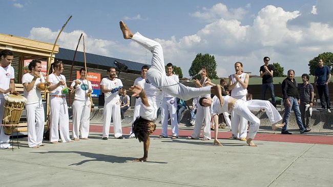 Notte Bianca a Gavinana: le acrobazie dei capoeristi di Bahia