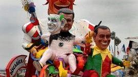 Carnevale di Viareggio: 120 mila persone oggi alla seconda sfilata