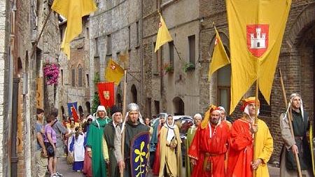 Medioevo in Vesti: mostra e conferenza sulla storia e confezione degli abiti medievali a Barberino Val D'Elsa