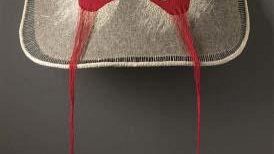 Giovani artisti interpretano il feltro per denunciare il degrado ambientale