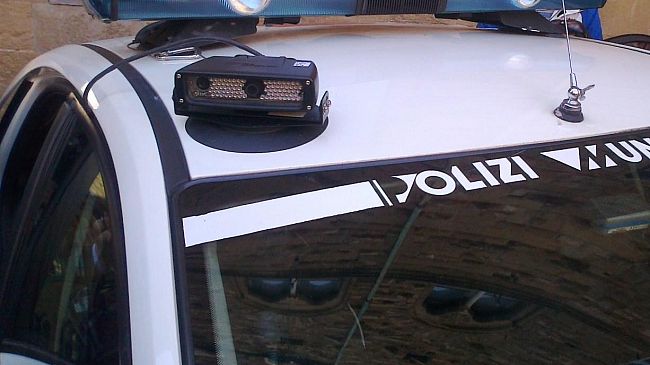 Sul viale Nenni in sella al maxiscooter senza revisione e assicurazione