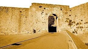 Maltempo: crollano le mura di Volterra e il Governo istituisce l'unità di crisi