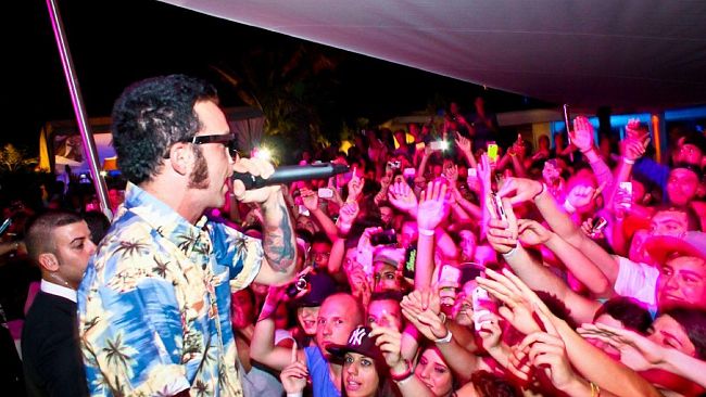 Salmo manda in delirio il pubblico della Bussola