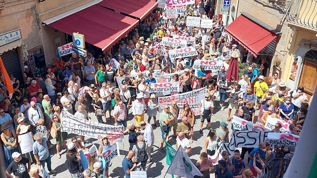 Oggi a Piombino manifestazione contro il Rigassificatore