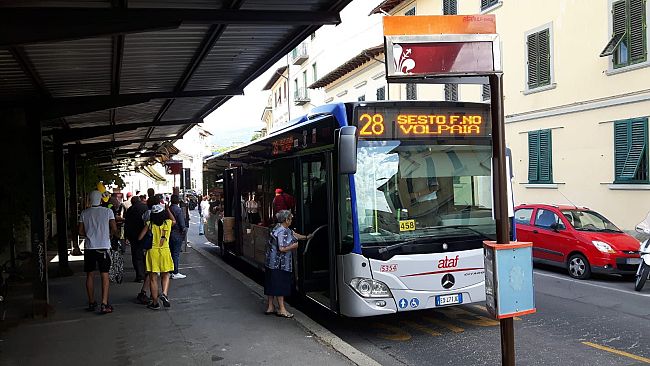 Coronavirus, Fase 2: sul tram con mascherina e guanti
