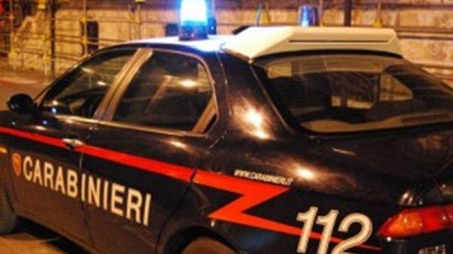 Lesioni aggravate in Piazza Indipendenza: getta acido su un passante