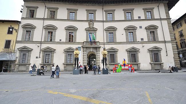 Piazza Duomo: polemica sui corazzieri al canto dei Bischeri