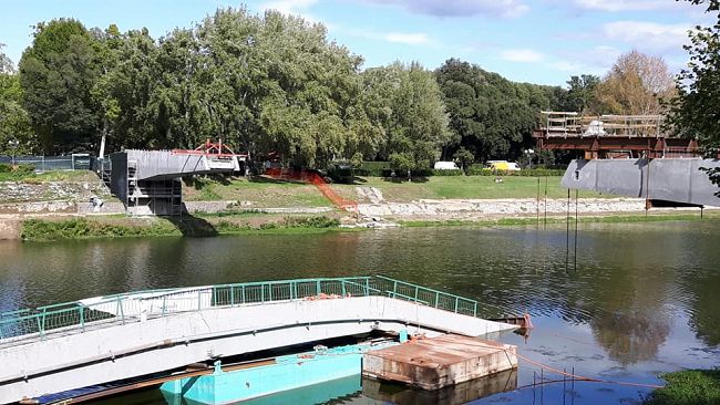 Passerella Isolotto, l'imprevisto: si incaglia la campata