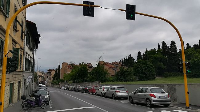 Sicurezza stradale: in via Senese denunciato conducente di un’auto confiscata