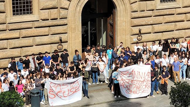 Rodolico Galluzzo, protesta in piazza San Firenze