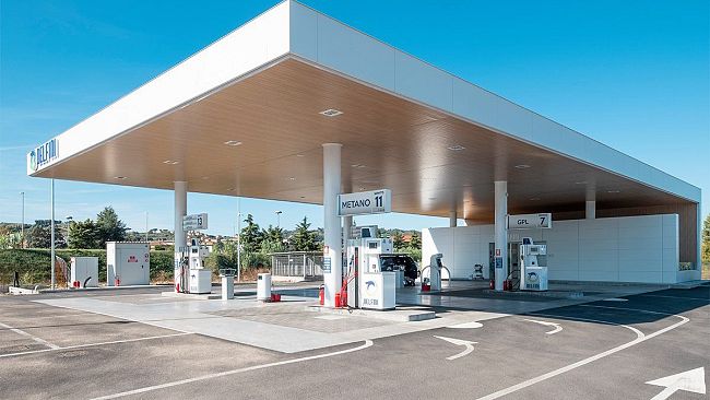 Stazione di servizio dona ai clienti 20mila mascherine