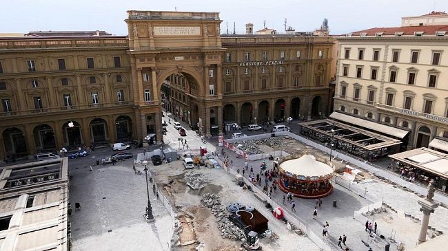 Charlot senza palcoscenico: l'artista di strada sfrattato dai cantieri 