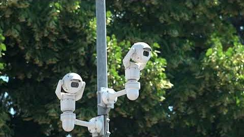 Dà fuoco a un materasso in strada, senza un perché